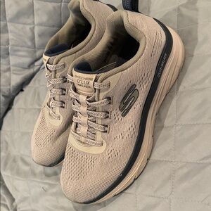 Skechers D’Lux walkers size Men’s 8.5